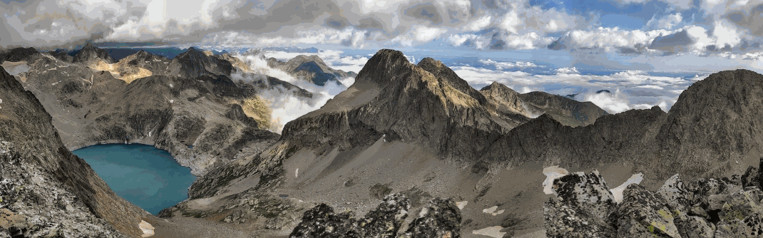 Montagne et lac Mountains landscape with a lake